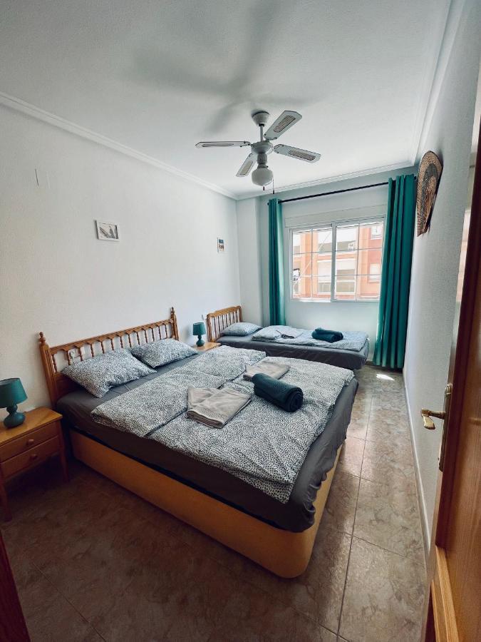 El Papagayo Apartment 2 Mins Walking To The Beach Torrevieja Buitenkant foto